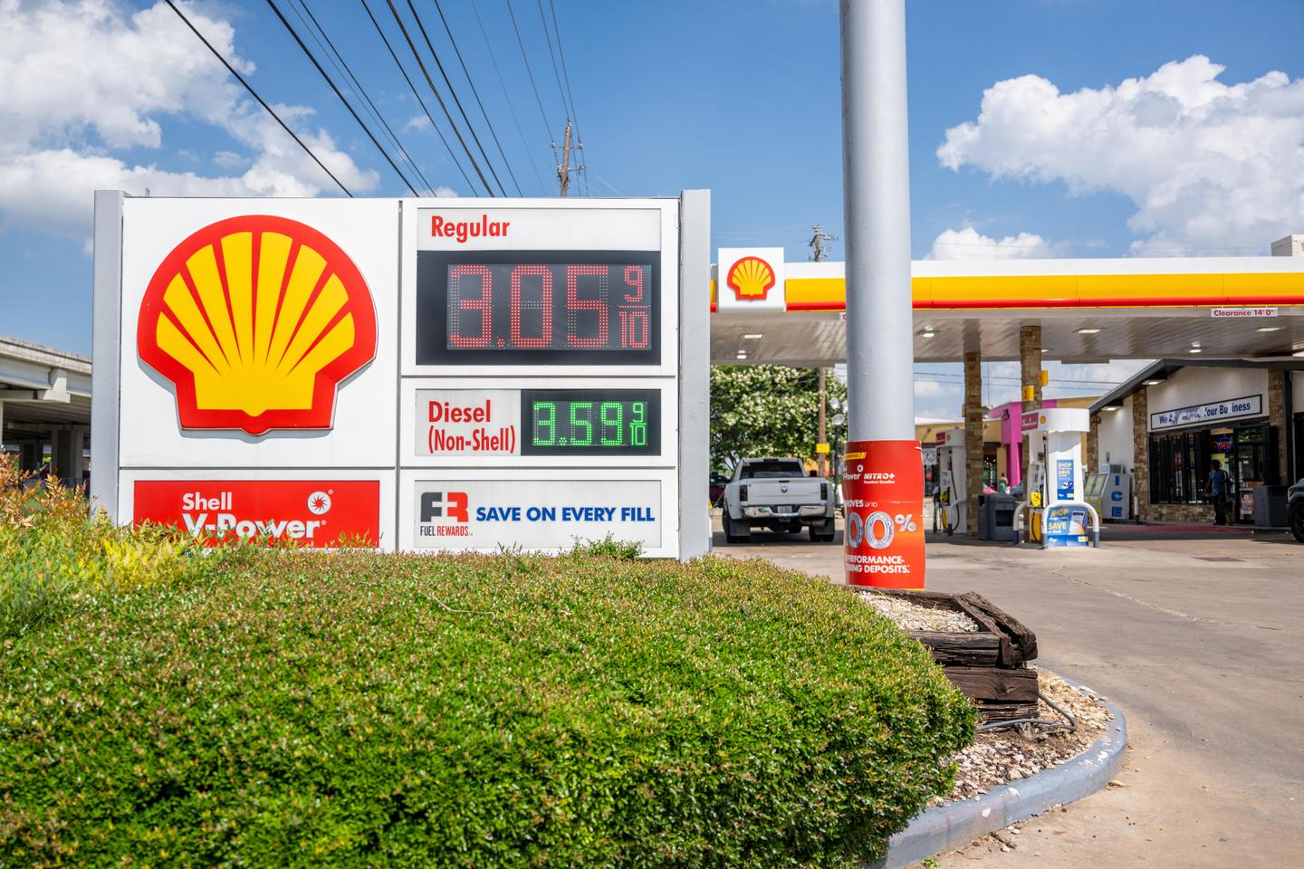 Mixed Trends in U.S. Gas Prices