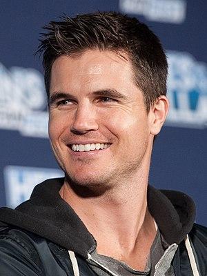 Robbie Amell