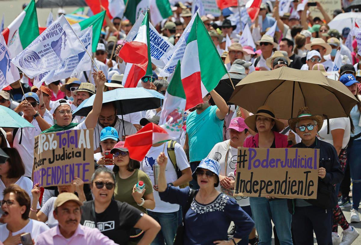 Thousands Protest López Obrador's Judicial Overhaul