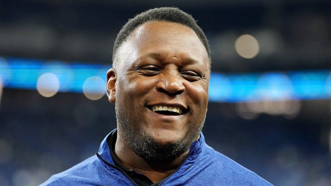 Barry Sanders Cleared to Return After Health Scare