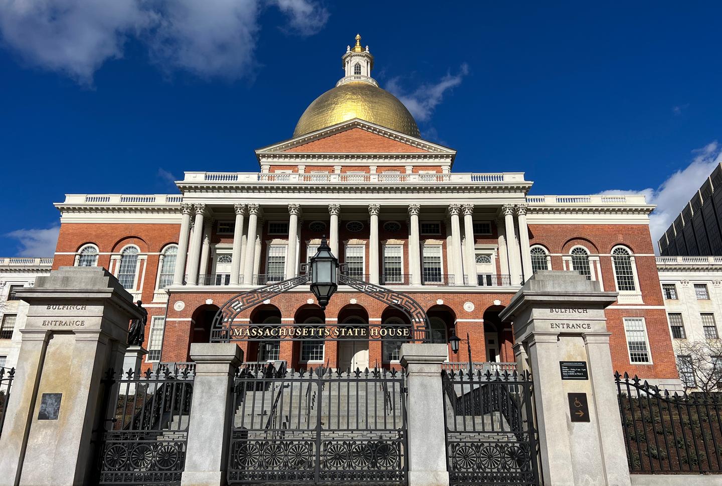 Massachusetts Senate Considers Happy Hour Return Amendment