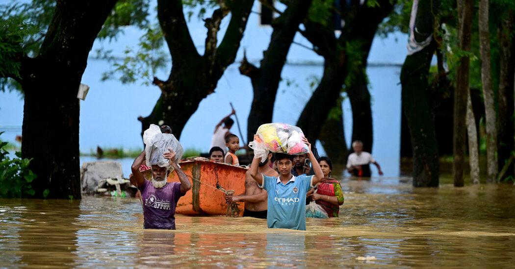 Bangladesh Floods Kill 13, Affect Millions