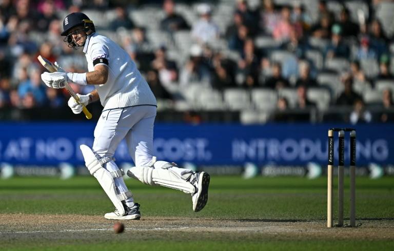 Kamindu Mendis Scores Third Test Century