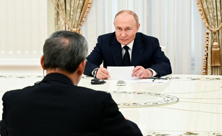 Putin and Li Qiang Discuss Bilateral Cooperation