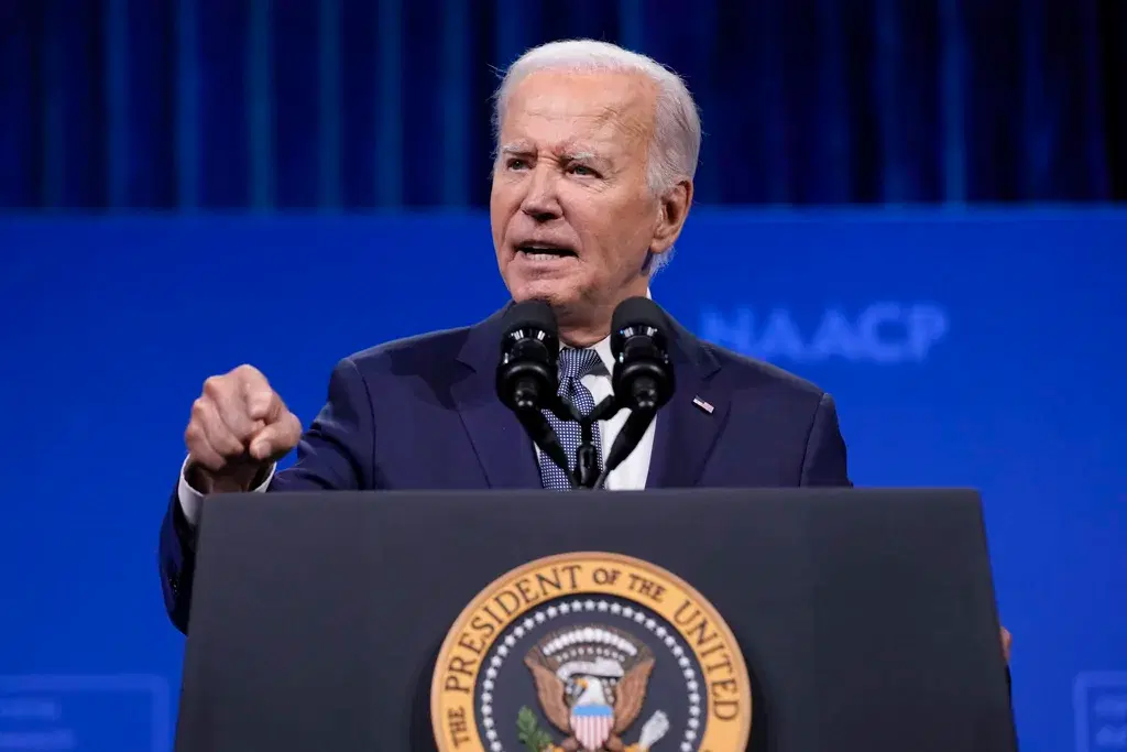 Court Blocks Biden's Student Loan Relief Plan